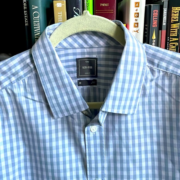 Men’s long sleeved casual button down by Gap sized Med - Picture 1 of 7